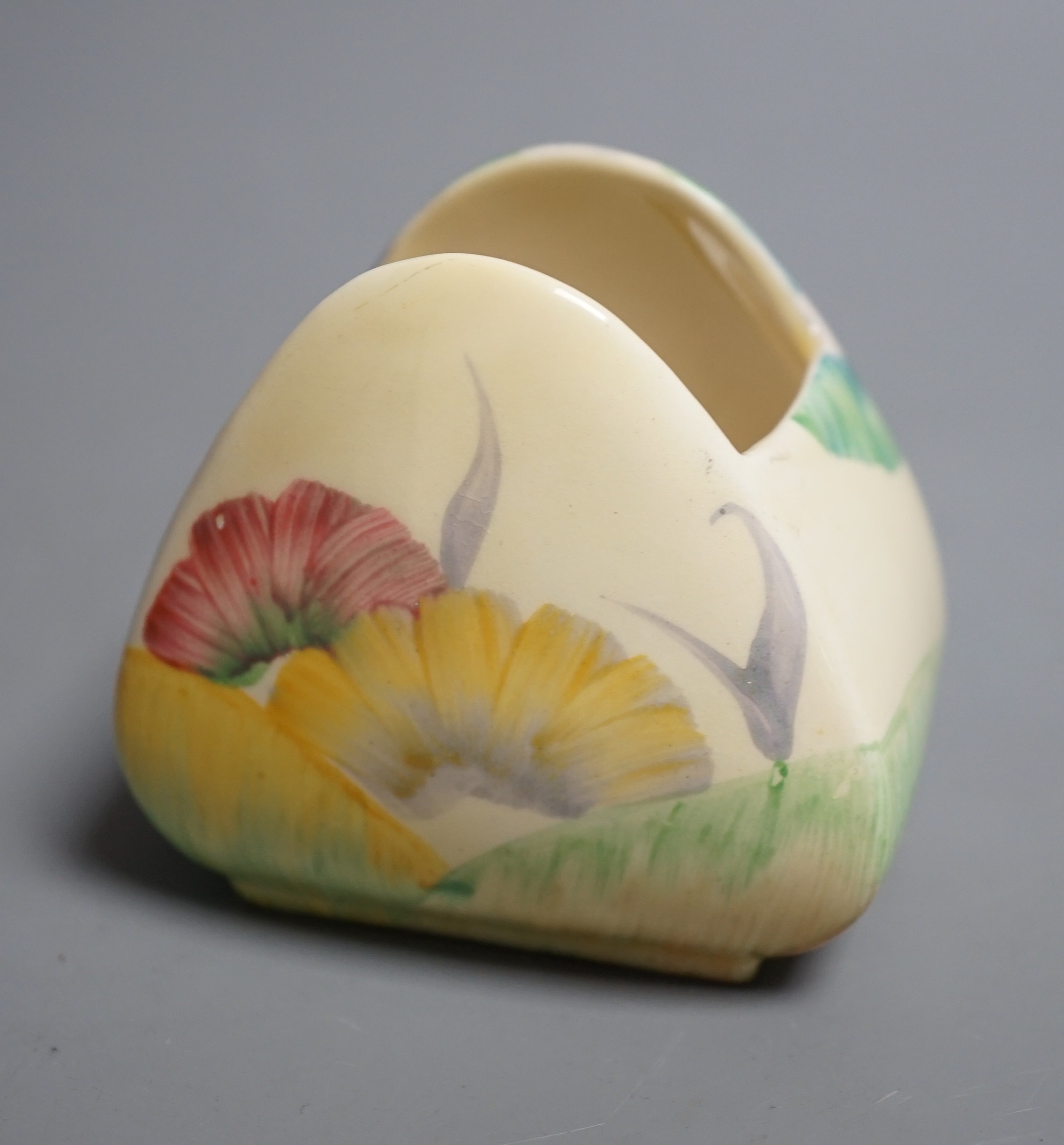 A Clarice Cliff Rhodanthe pattern pot, 7 cms high